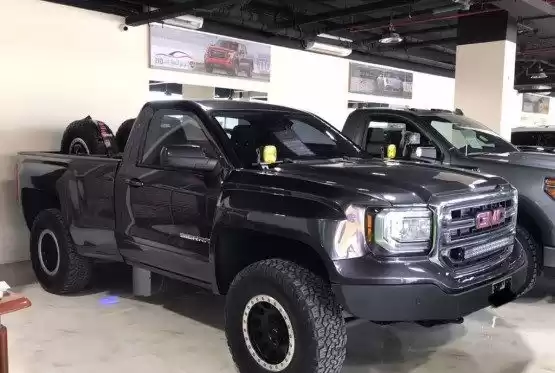 مستعملة GMC Sierra للبيع في الدوحة #10577 - 1  صورة 