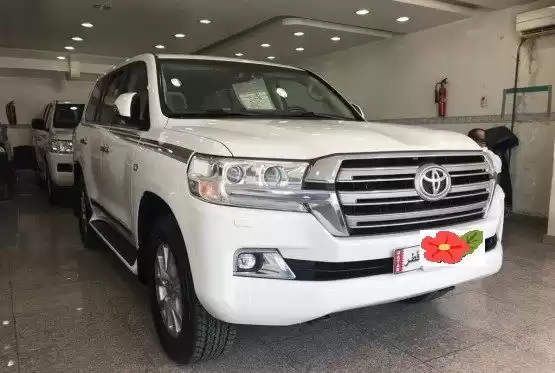 مستعملة Toyota Land Cruiser للبيع في الدوحة #10601 - 1  صورة 