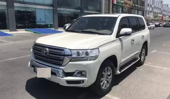 مستعملة Toyota Land Cruiser للبيع في الدوحة #10613 - 1  صورة 