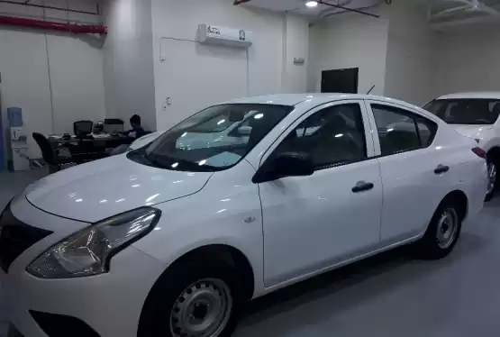 مستعملة Nissan Sunny للبيع في الدوحة #10742 - 1  صورة 