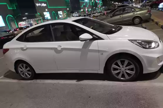 مستعملة Hyundai Accent للبيع في الدوحة #10776 - 1  صورة 