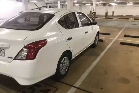 مستعملة Nissan Sunny للبيع في الدوحة #10883 - 1  صورة 