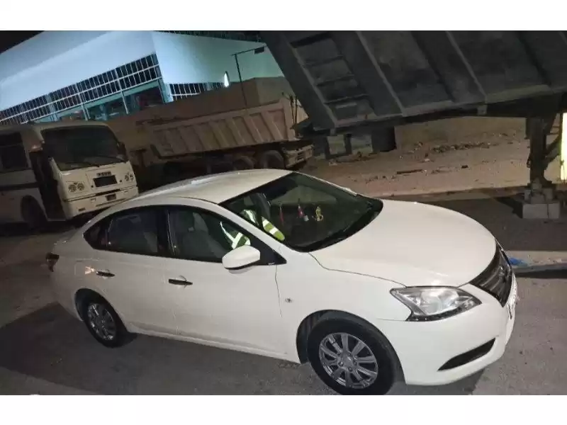 مستعملة Nissan Sentra للبيع في الدوحة #10955 - 1  صورة 