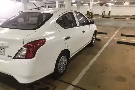 مستعملة Nissan Sunny للبيع في الدوحة #11189 - 1  صورة 