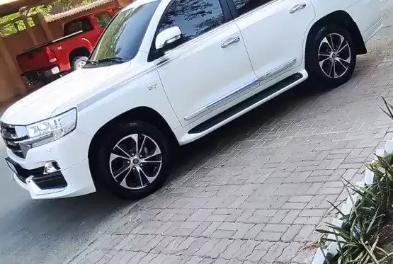 مستعملة Toyota Land Cruiser للبيع في الدوحة #11415 - 1  صورة 