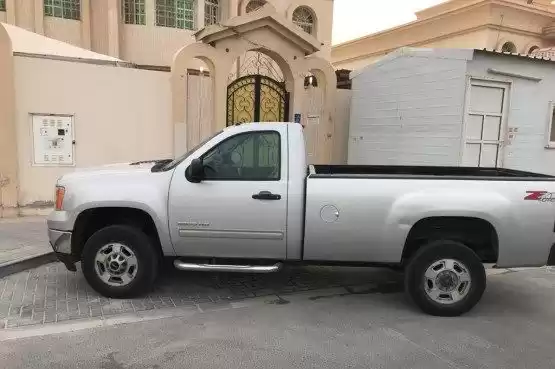 مستعملة GMC Sierra للبيع في الدوحة #11471 - 1  صورة 