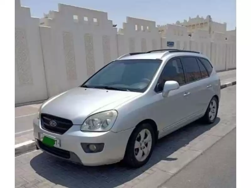 Utilisé Kia Carens À vendre au Doha #11619 - 1  image 