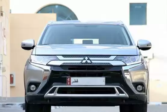 Использовал Mitsubishi Outlander Продается в Аль-Садд , Доха #11950 - 1  image 