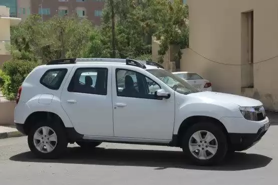 Used Renault Unspecified For Sale in Al Sadd , Doha #11961 - 1  image 