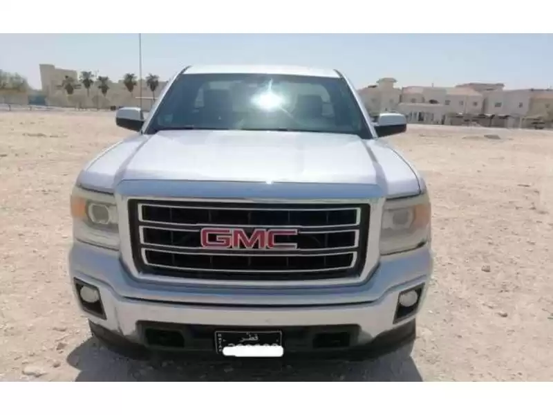 مستعملة GMC Sierra للبيع في الدوحة #12201 - 1  صورة 