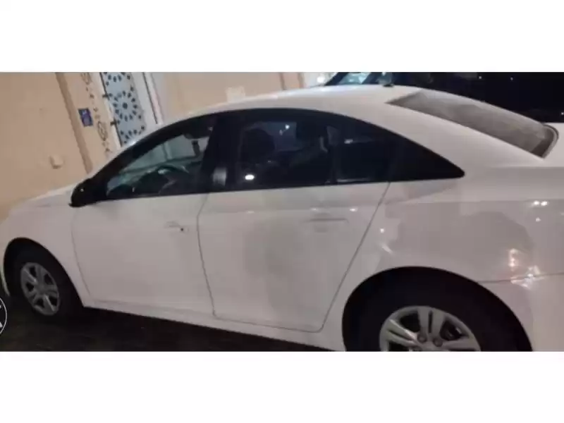 مستعملة Chevrolet Cruze للبيع في الدوحة #12736 - 1  صورة 