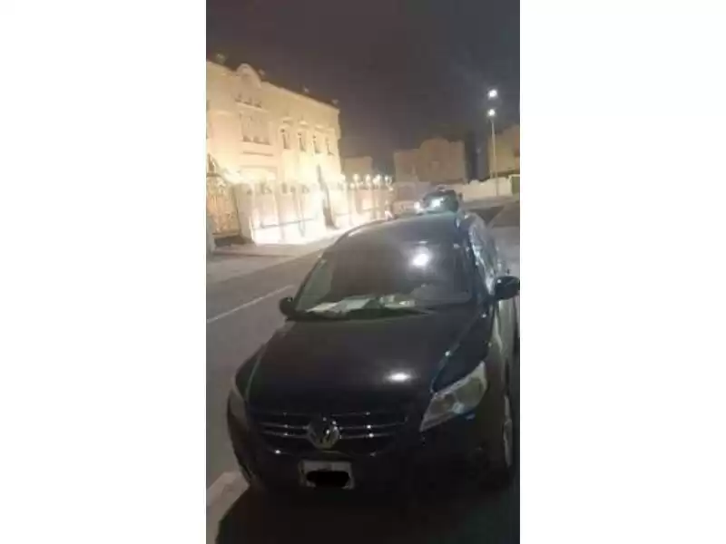 مستعملة Volkswagen Tiguan للبيع في الدوحة #12740 - 1  صورة 