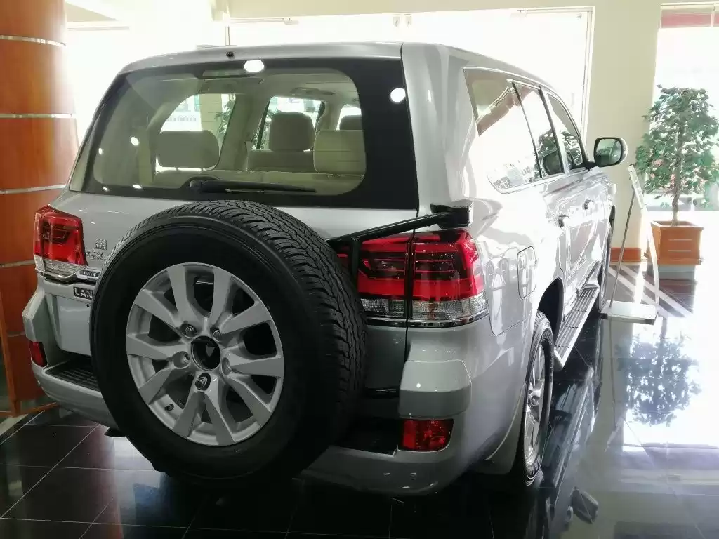کاملا نو Toyota Land Cruiser برای فروش که در دوحه #13166 - 1  image 