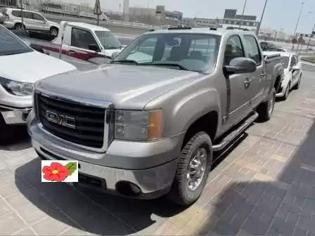 مستعملة GMC Sierra للبيع في الدوحة #13186 - 1  صورة 
