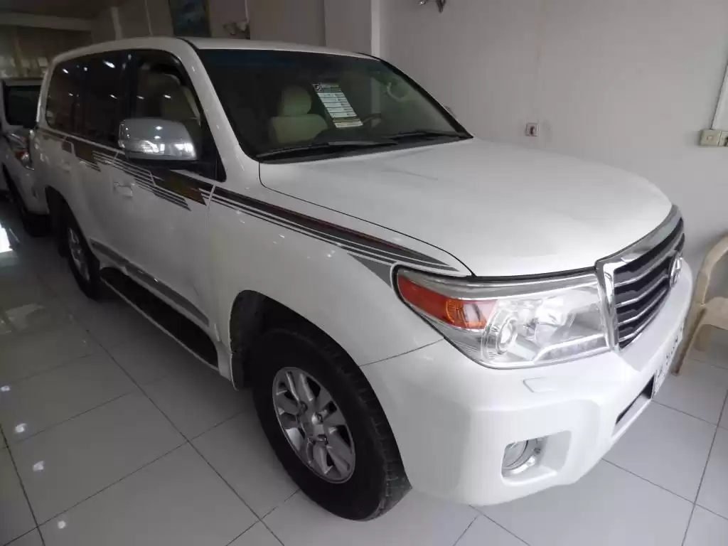 مستعملة Toyota Land Cruiser للبيع في الدوحة #13195 - 1  صورة 