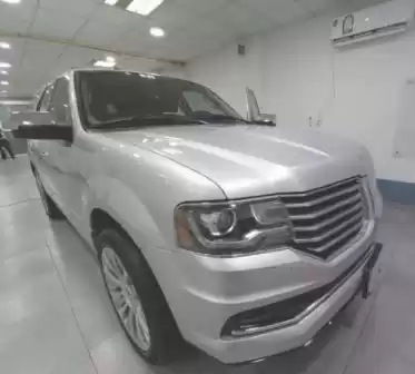 Utilisé Lincoln Navigator À vendre au Al-Sadd , Doha #13602 - 1  image 