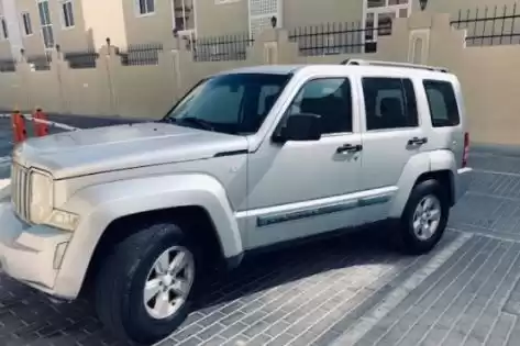 مستعملة Jeep Cherokee للبيع في الدوحة #14410 - 1  صورة 
