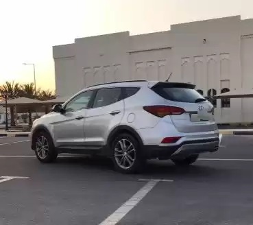 مستعملة Hyundai Santa Fe للبيع في الدوحة #14744 - 1  صورة 
