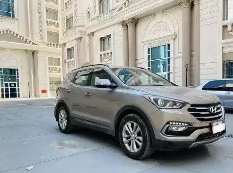 Gebraucht Hyundai Santa Fe Zu verkaufen in Al Sadd , Doha #14749 - 1  image 