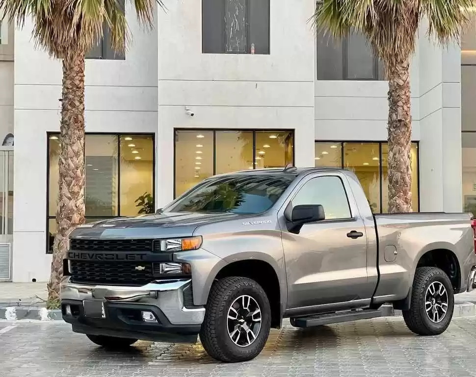 مستعملة Chevrolet Silverado للبيع في الكويت #14932 - 1  صورة 