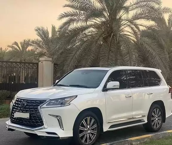 مستعملة Lexus LX للبيع في الكويت #14958 - 1  صورة 