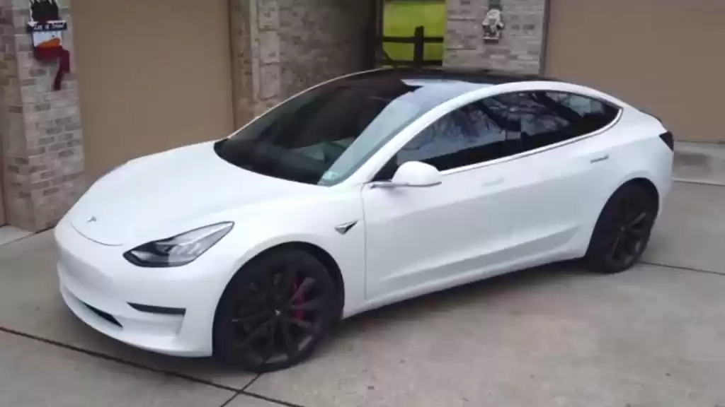 Использовал Tesla MODEL 3 Аренда в Дубай #14972 - 1  image 
