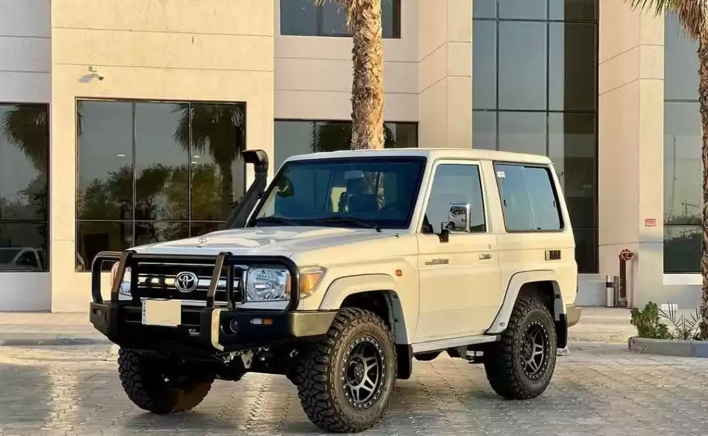 مستعملة Toyota Land Cruiser للبيع في الكويت #14994 - 1  صورة 