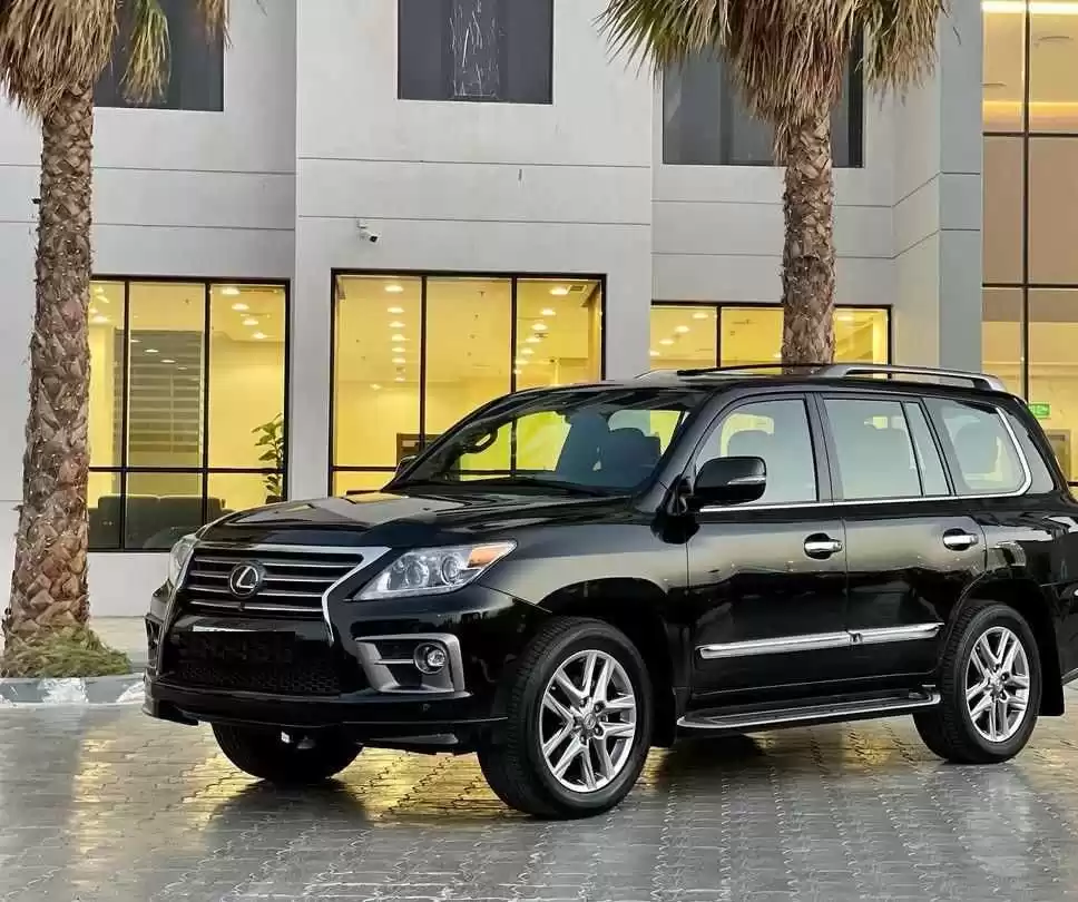 مستعملة Lexus LX للبيع في الكويت #15008 - 1  صورة 