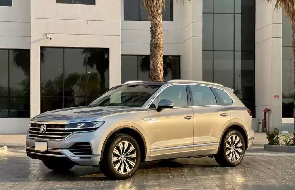 مستعملة Volkswagen Touareg للبيع في الكويت #15025 - 1  صورة 