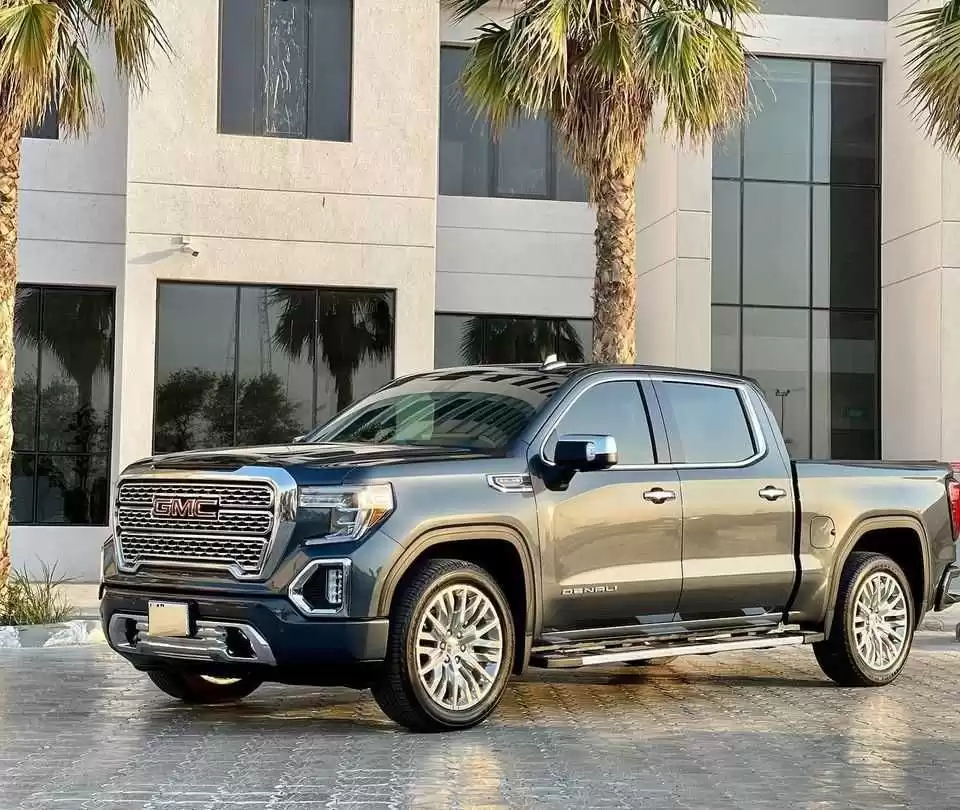 مستعملة GMC Sierra للبيع في الكويت #15032 - 1  صورة 