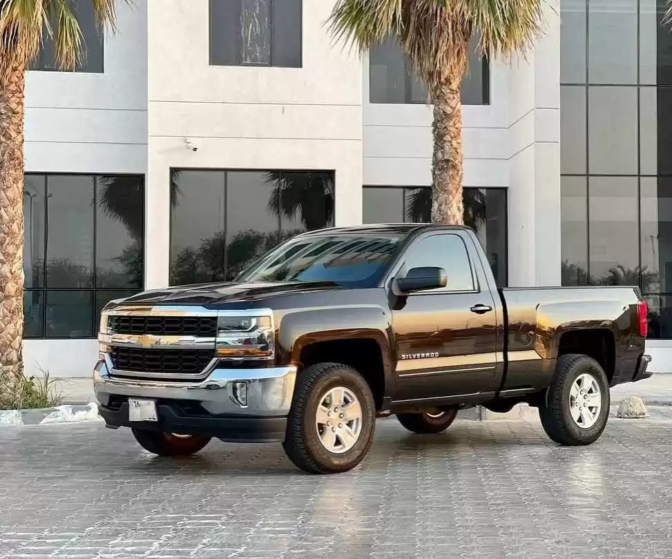 مستعملة Chevrolet Silverado للبيع في الكويت #15033 - 1  صورة 