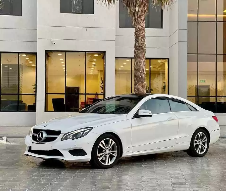 استفاده شده Mercedes-Benz E Class برای فروش که در کویت #15040 - 1  image 