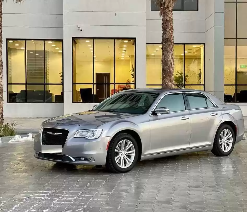 مستعملة Chrysler 300C للبيع في الكويت #15042 - 1  صورة 