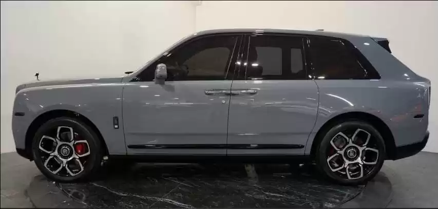 جديدة Rolls-Royce Cullinan للإيجار في دبي #15059 - 1  صورة 