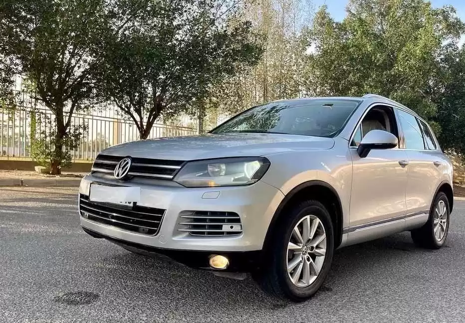مستعملة Volkswagen Touareg للبيع في الكويت #15115 - 1  صورة 