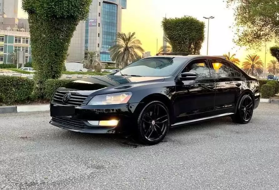 Использовал Volkswagen Passat Продается в Кувейт #15119 - 1  image 