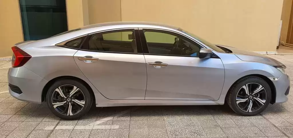 مستعملة Honda Civic للبيع في الكويت #15122 - 1  صورة 