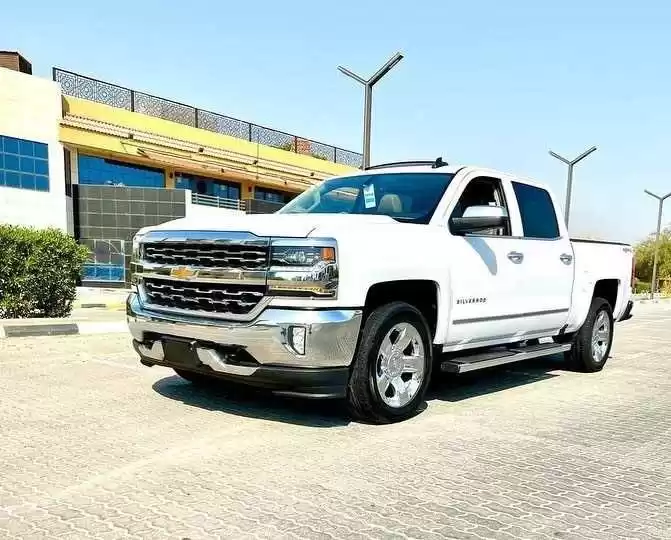 مستعملة Chevrolet Silverado للبيع في الكويت #15123 - 1  صورة 