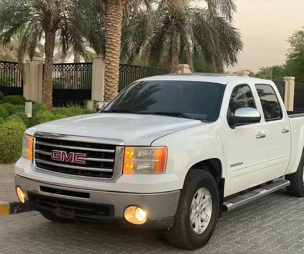 مستعملة GMC Sierra للبيع في الكويت #15130 - 1  صورة 