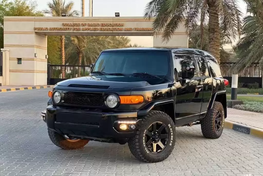 مستعملة Toyota FJ Cruiser للبيع في الكويت #15132 - 1  صورة 