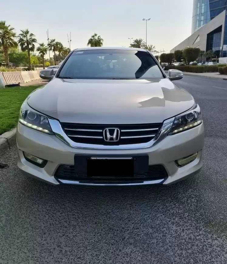 مستعملة Honda Accord للبيع في الكويت #15195 - 1  صورة 