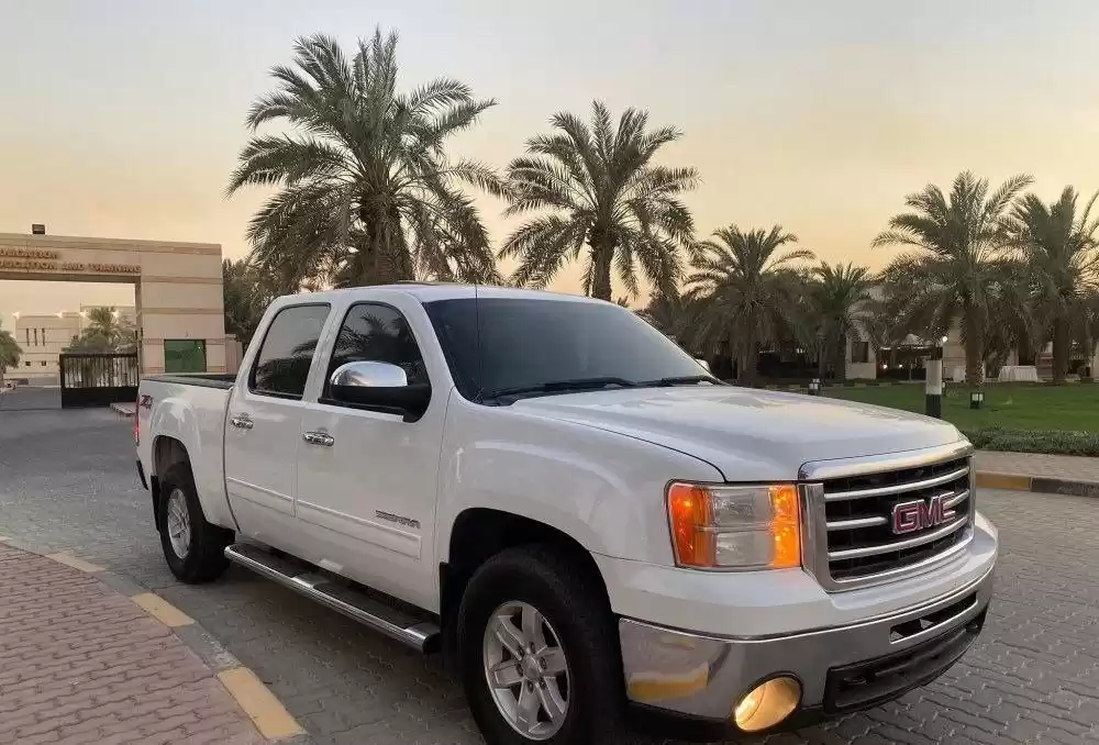 مستعملة GMC Sierra للبيع في الكويت #15196 - 1  صورة 