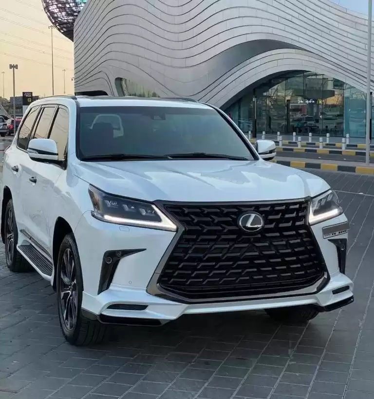 مستعملة Lexus LX للبيع في الكويت #15217 - 1  صورة 