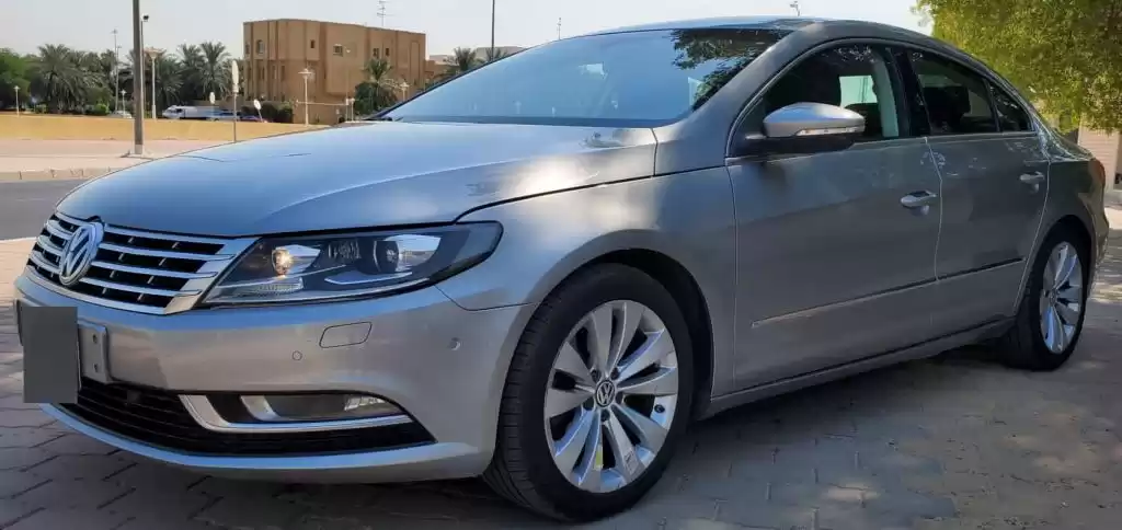 مستعملة Volkswagen Passat للبيع في الكويت #15271 - 1  صورة 
