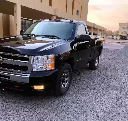 مستعملة Chevrolet Silverado للبيع في الكويت #15277 - 1  صورة 