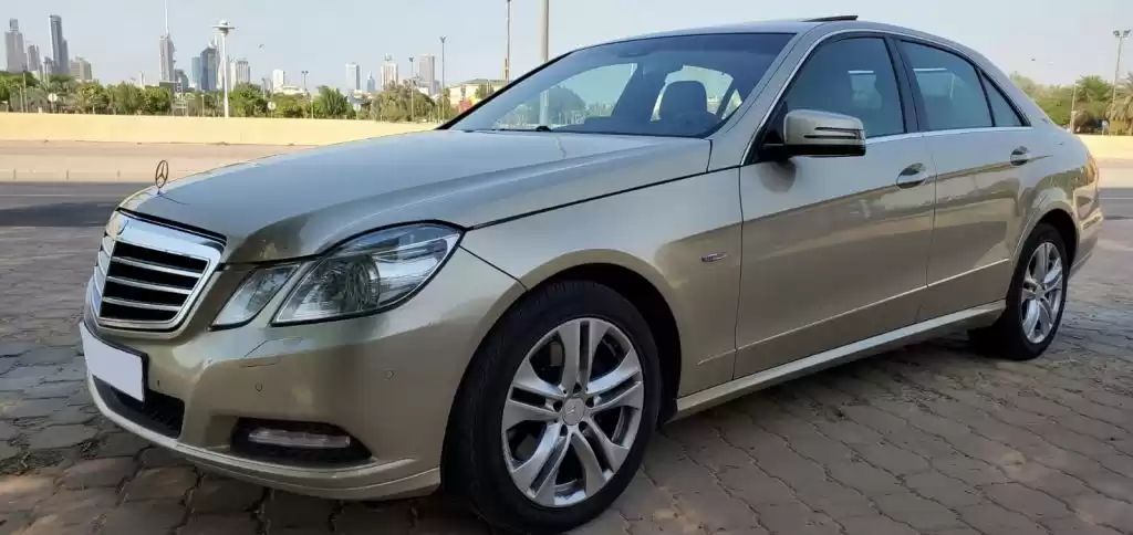 استفاده شده Mercedes-Benz E Class برای فروش که در کویت #15307 - 1  image 