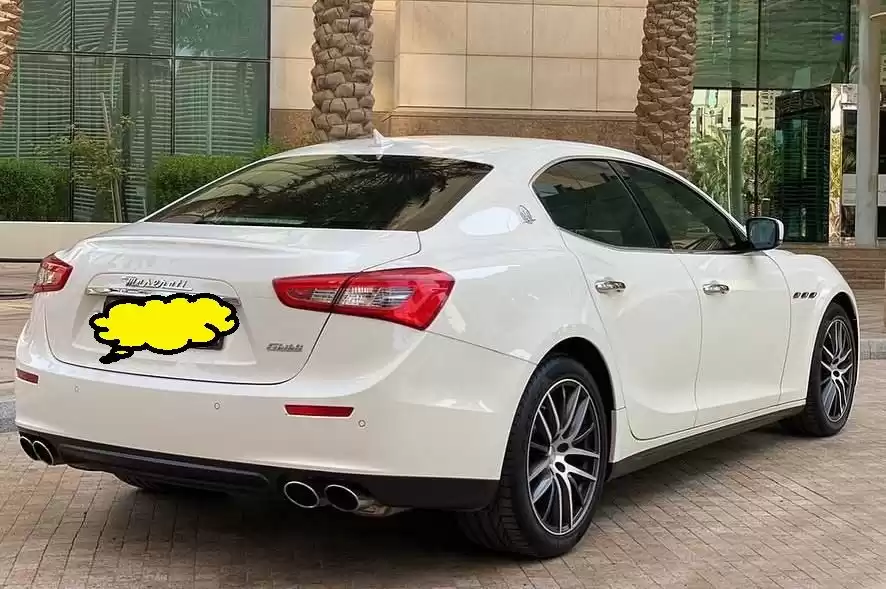 مستعملة Maserati Ghibli للبيع في الكويت #15358 - 1  صورة 