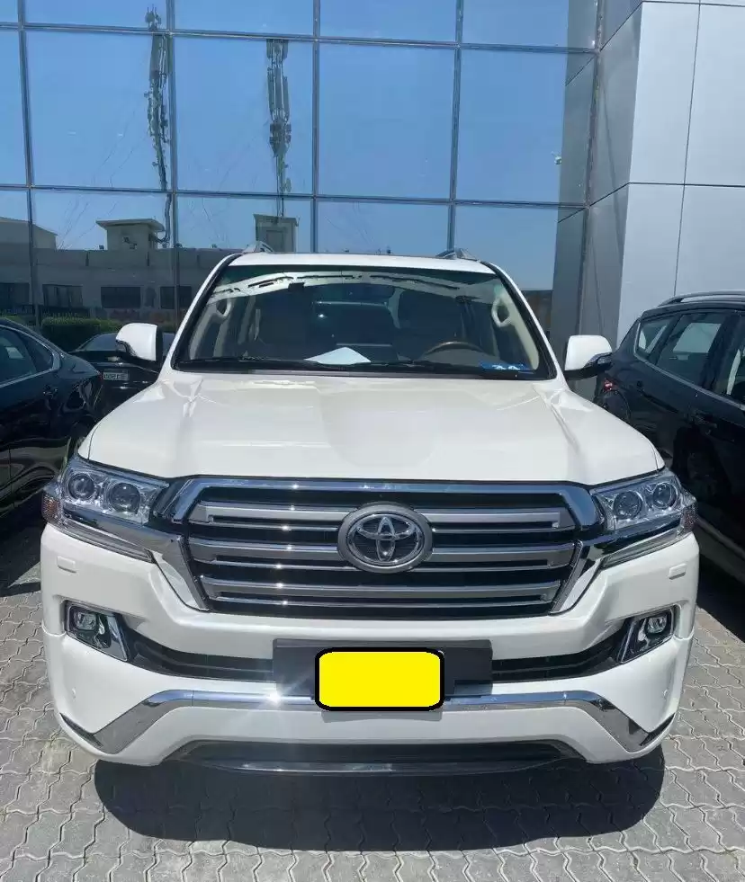 مستعملة Toyota Land Cruiser للبيع في الكويت #15433 - 1  صورة 