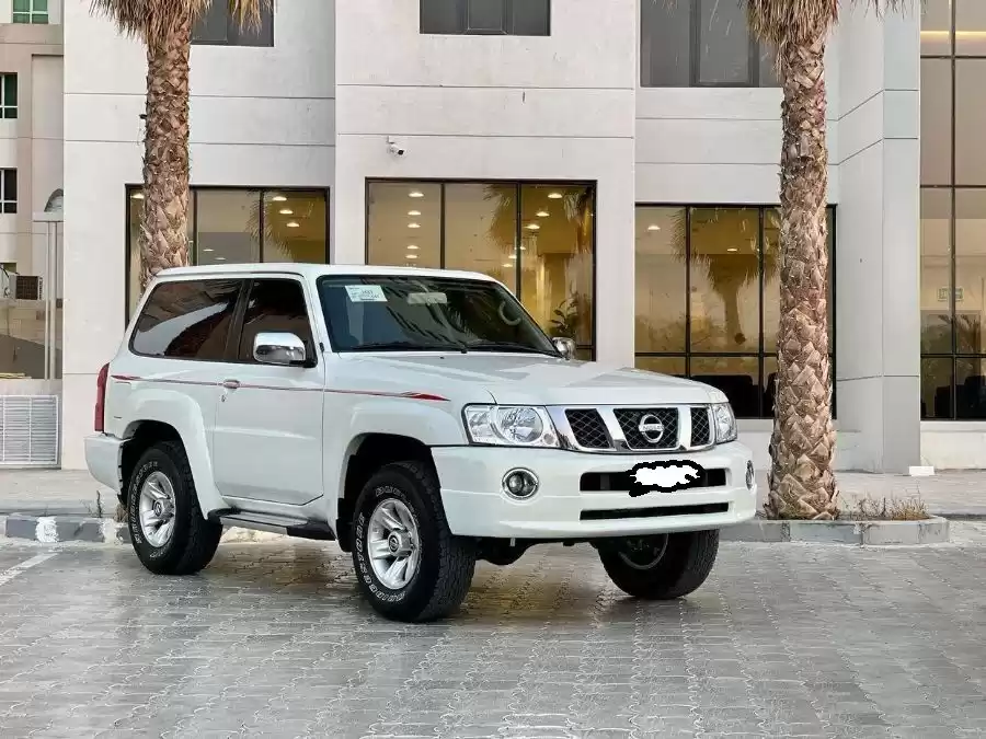 مستعملة Nissan Patrol للبيع في الكويت #15443 - 1  صورة 