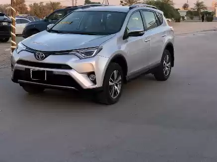 مستعملة Toyota RAV4 للبيع في الكويت #15456 - 1  صورة 